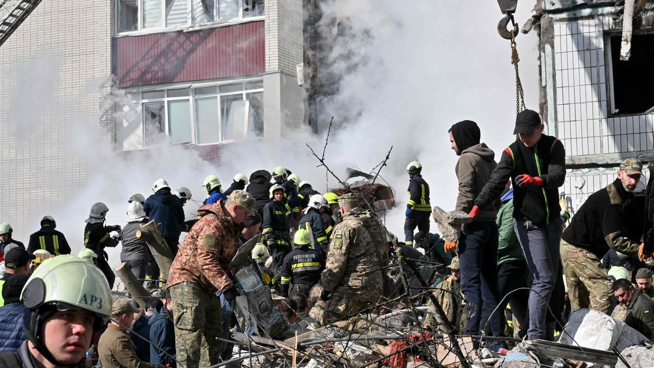 Russia kills at least 21 people in biggest Ukraine air strikes for nearly two months