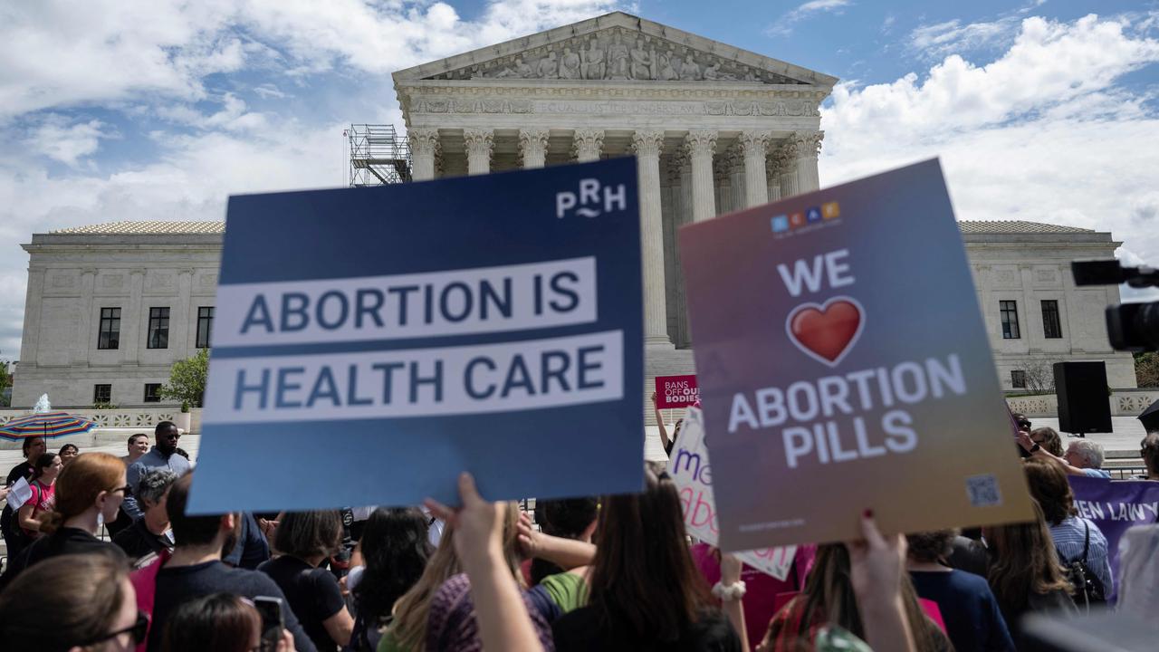 US Supreme Court temporarily preserves access to abortion pill