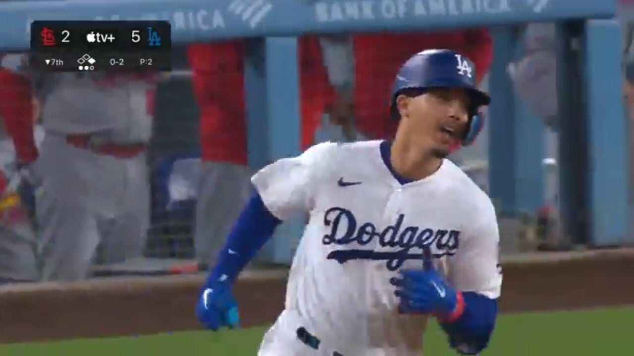 Miguel Vargas hits a two-run home run to extend the Dodgers’ lead over the Cardinals