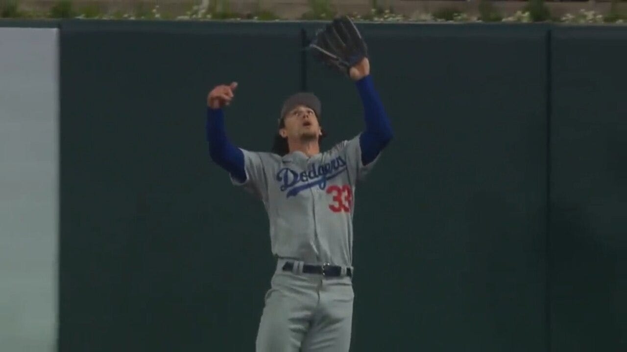 Dodgers' James Outman robs Cardinals' Paul Goldschmidt of a home run to keep St. Louis scoreless