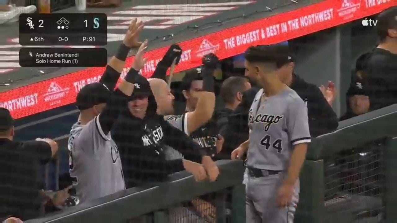 Andrew Benintendi cranks a solo homer to right-center field for the White Sox vs. the Mariners