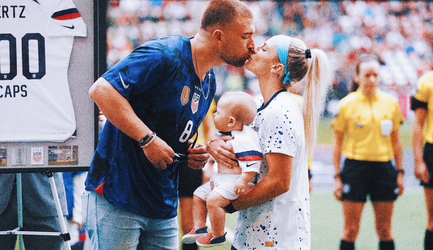 USWNT players brought to tears as NWSL gifts them personal letters