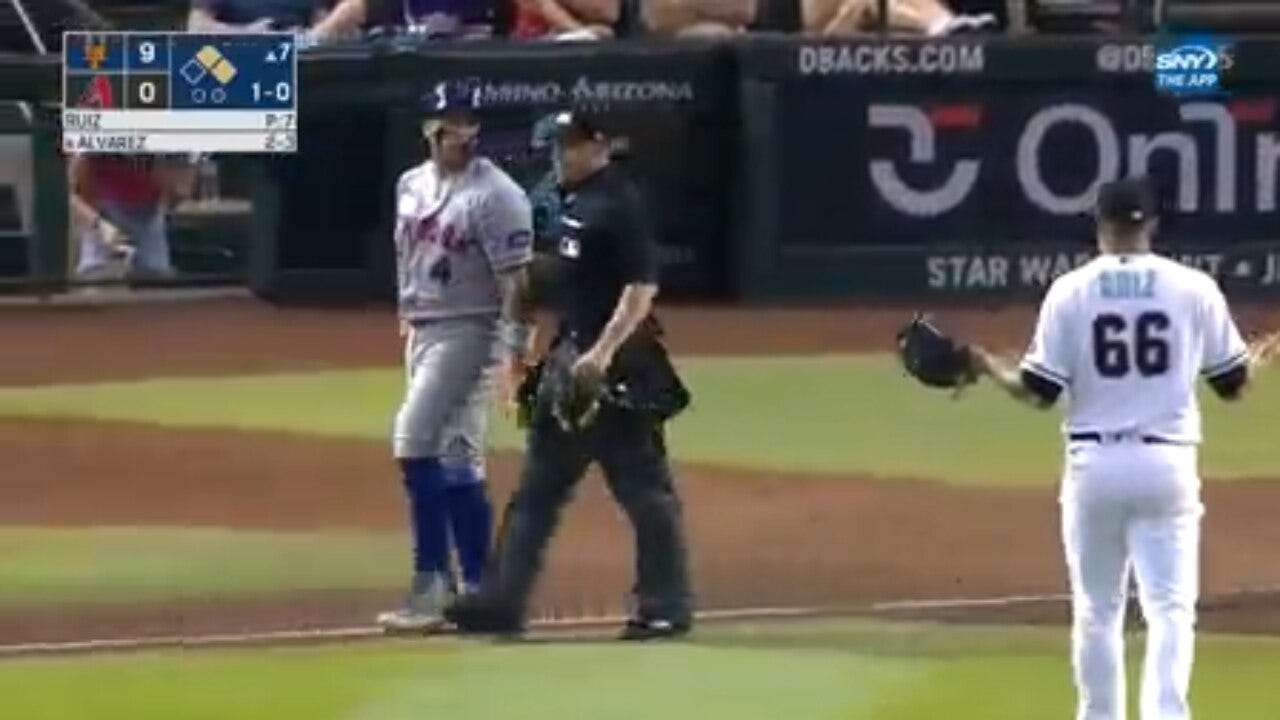 Benches clear between the Mets and Diamondbacks after Francisco Alvarez is hit by José Ruiz's pitch