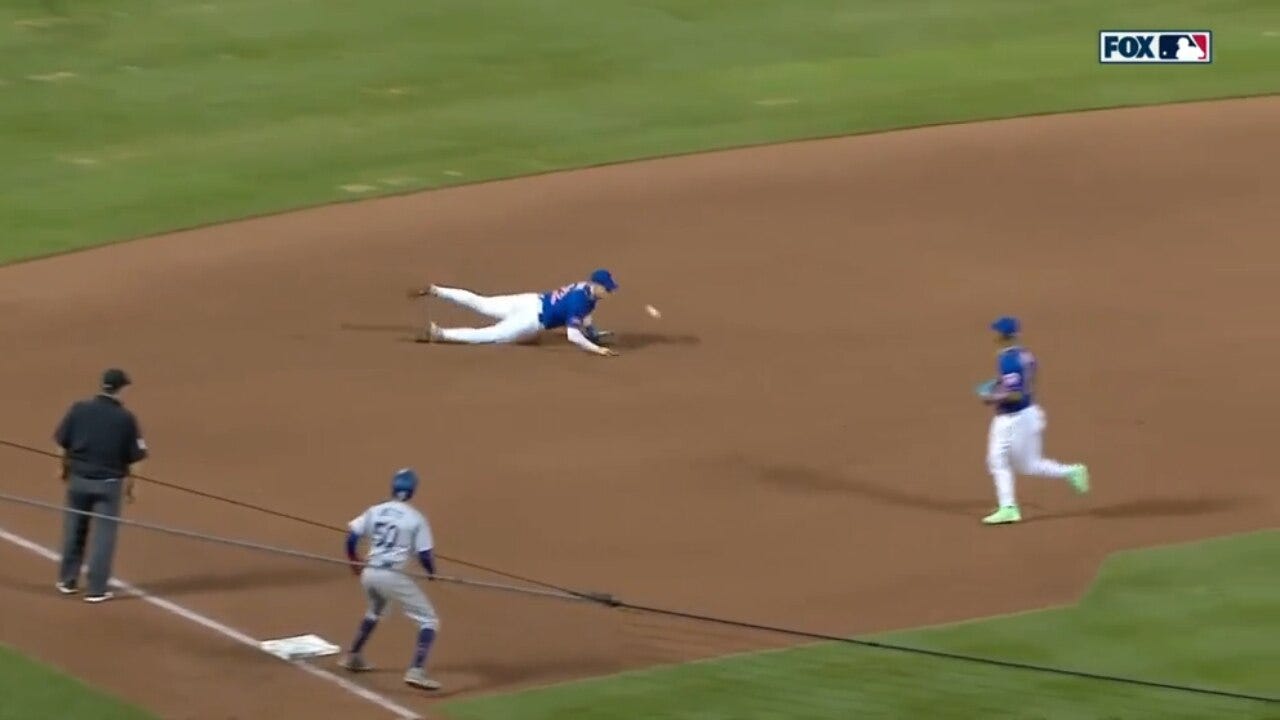 Dodgers bring home a run after Mets' Brett Baty makes an unlucky error in the ninth inning