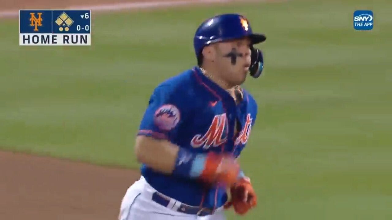 Francisco Alvarez crushes his second home run of the night to extend the Mets' lead over the White Sox