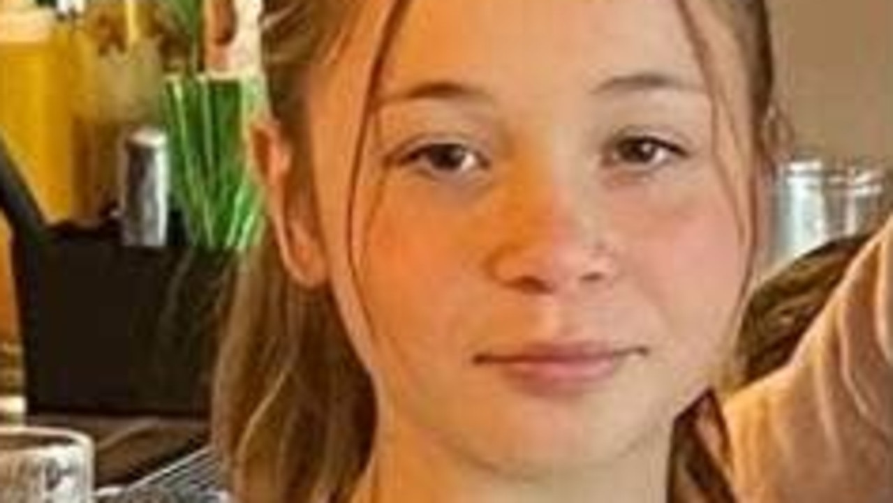 New Zealand 12yo girl, Maria Mino, missing with much older man