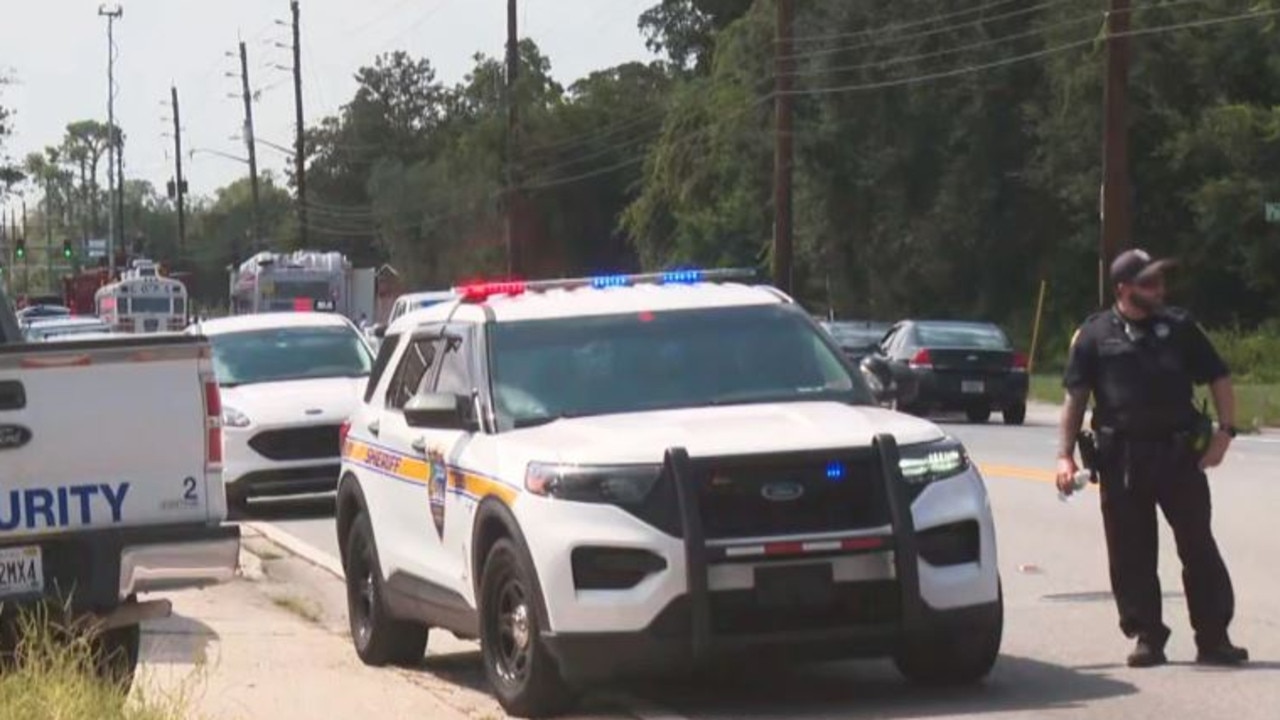 Four dead, including gunman, in shooting at store in Jacksonville, Florida