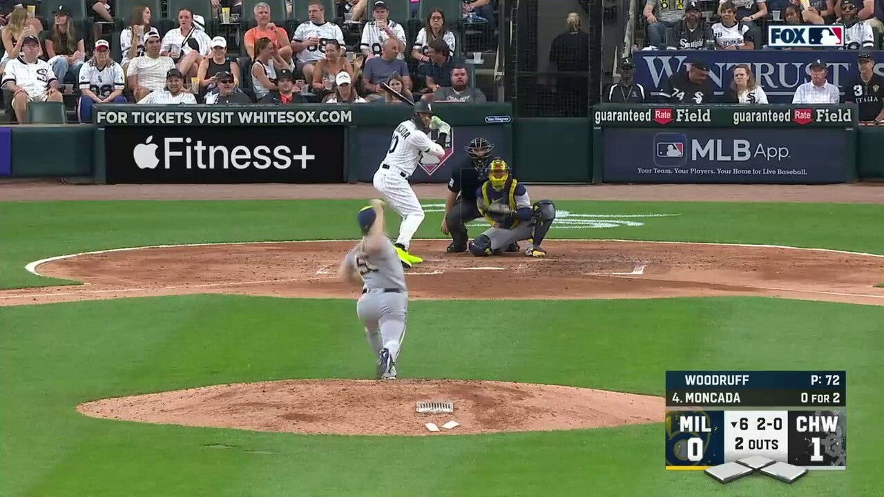 Yoán Moncada blasts a solo home run as the White Sox extend their lead over the Brewers