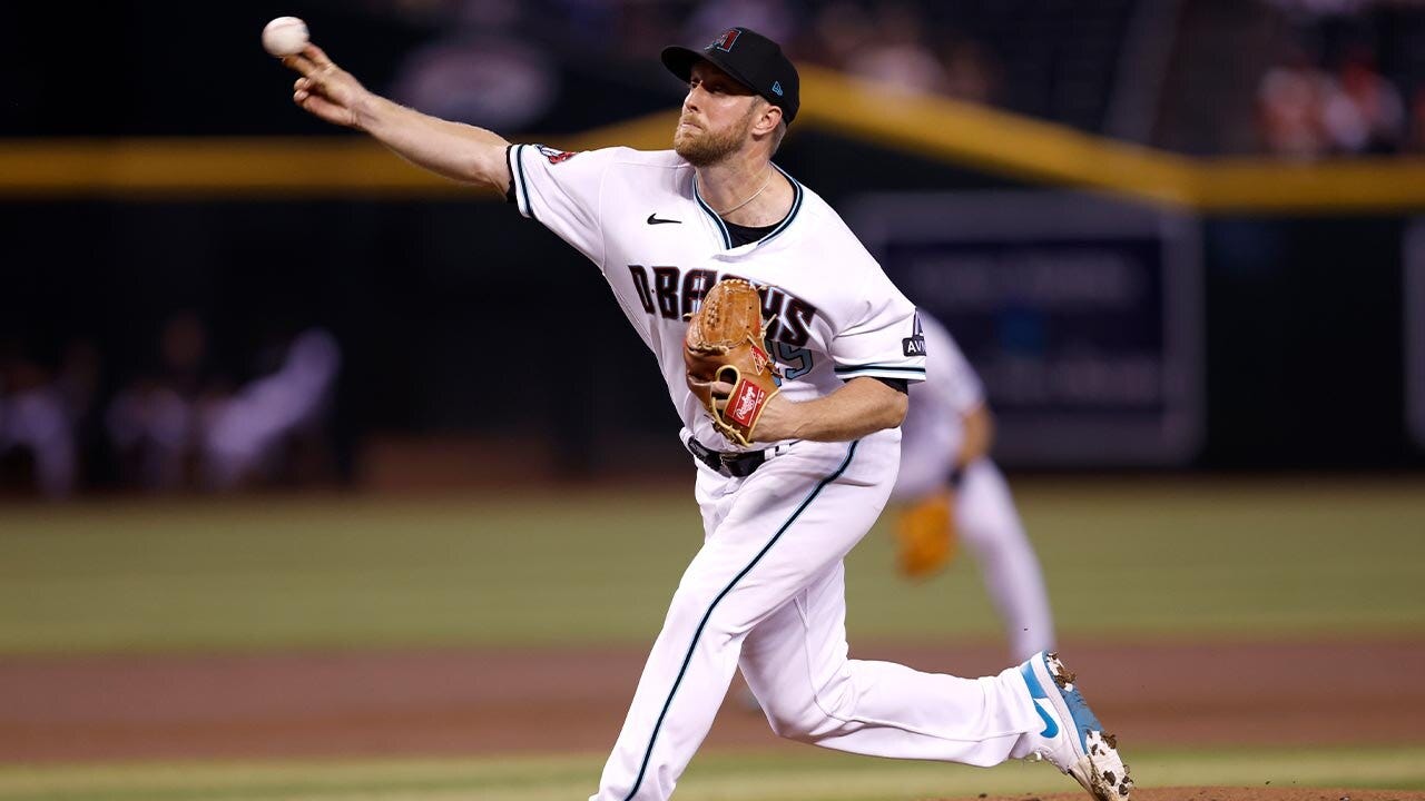 Diamondbacks' Merrill Kelly ties a career-high 12 strikeouts in DOMINANT performance against Reds