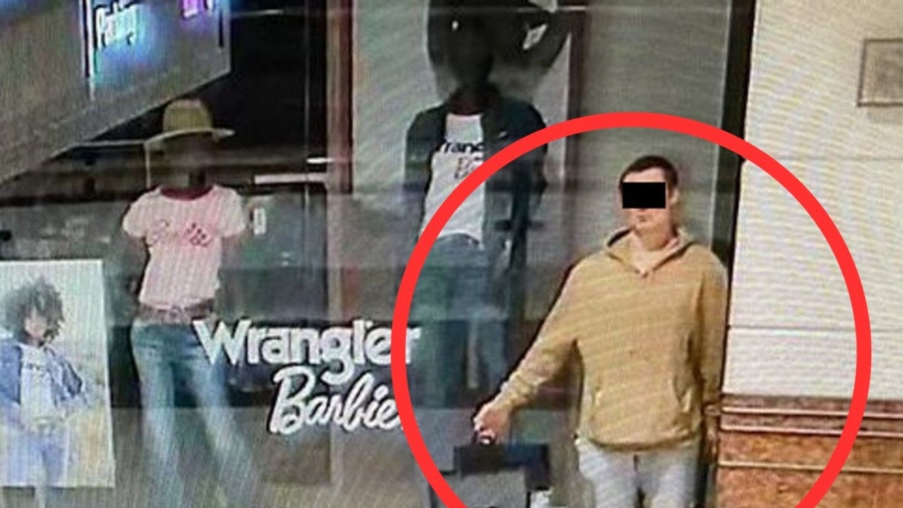 Warsaw Police: ‘Burglar’ pretends to be mannequin, fools staff