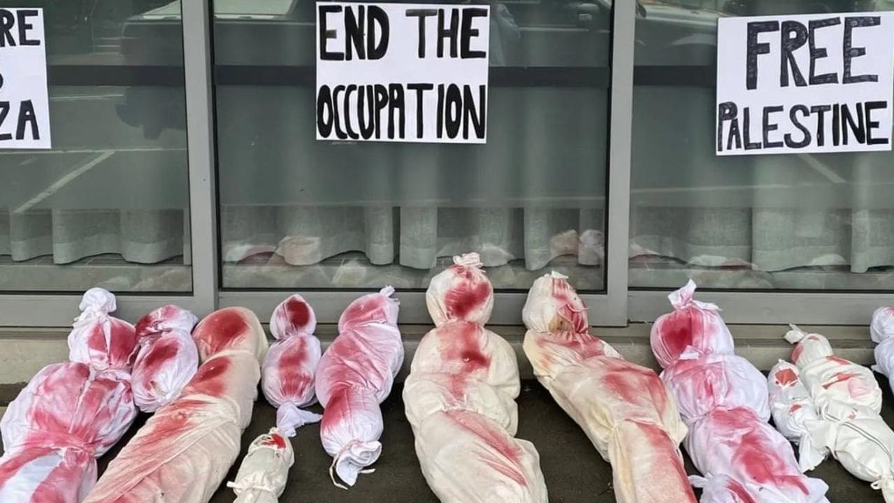 Melbourne, Victoria: Palestine protesters leave fake bodies outside MP offices