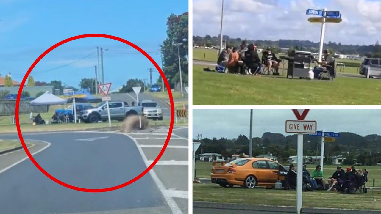 Whanganui roundabout: New Zealand friends’ Christmas tradition